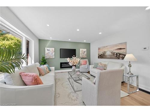 1-175 East 45Th Street, Hamilton, ON - Indoor Photo Showing Living Room With Fireplace
