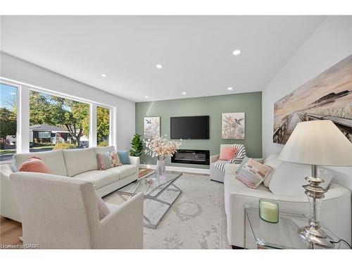 1-175 East 45Th Street, Hamilton, ON - Indoor Photo Showing Living Room With Fireplace