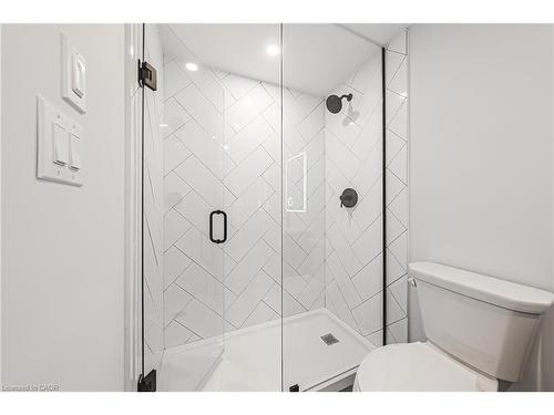 305-555 Sanatorium Road, Hamilton, ON - Indoor Photo Showing Bathroom