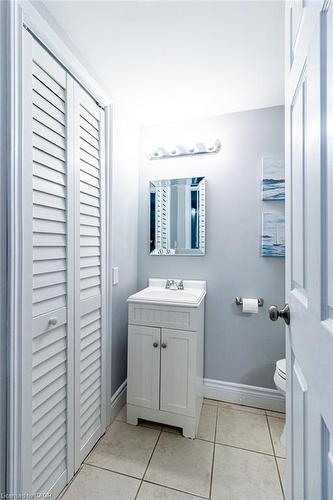 48 Arbutus Crescent, Stoney Creek, ON - Indoor Photo Showing Bathroom