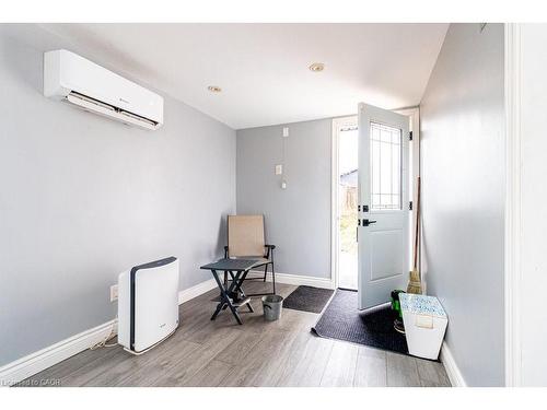 48 Arbutus Crescent, Stoney Creek, ON - Indoor Photo Showing Other Room