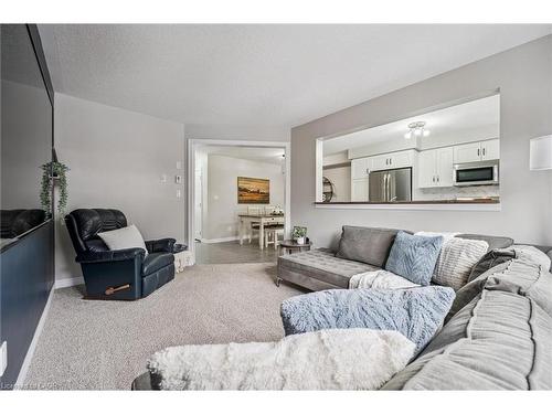 61 Miranda Path, Elmira, ON - Indoor Photo Showing Living Room