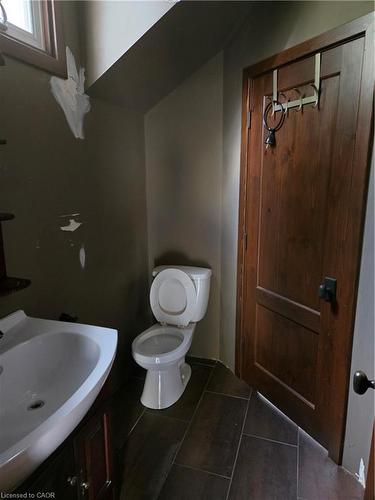 164 Thorold Road, Thorold, ON - Indoor Photo Showing Bathroom
