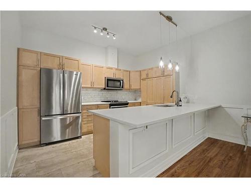 006-39 Sister Varga Terrace, Hamilton, ON - Indoor Photo Showing Kitchen