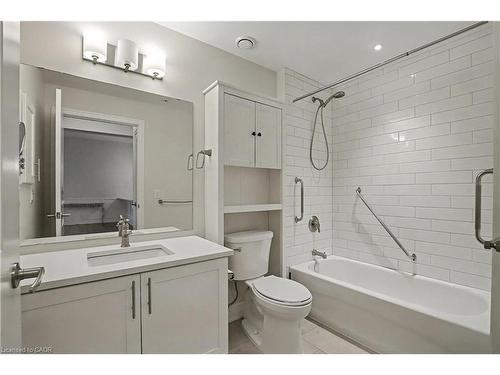 006-39 Sister Varga Terrace, Hamilton, ON - Indoor Photo Showing Bathroom
