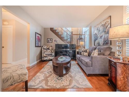 139 Brigade Drive, Hamilton, ON - Indoor Photo Showing Living Room