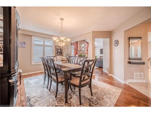 139 Brigade Drive, Hamilton, ON - Indoor Photo Showing Dining Room