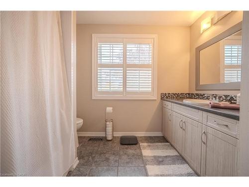 139 Brigade Drive, Hamilton, ON - Indoor Photo Showing Bathroom