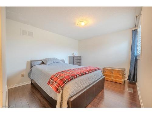139 Brigade Drive, Hamilton, ON - Indoor Photo Showing Bedroom