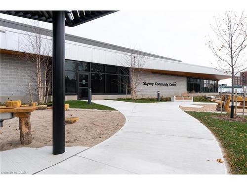 3-5255 Lakeshore Road, Burlington, ON - Outdoor