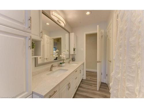 67 Inwood Crescent, Kitchener, ON - Indoor Photo Showing Bathroom