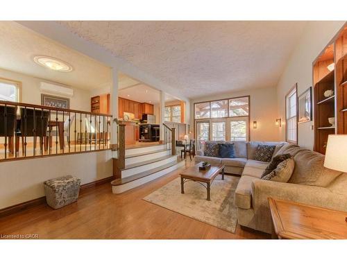 67 Inwood Crescent, Kitchener, ON - Indoor Photo Showing Living Room