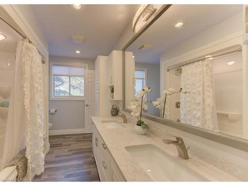67 Inwood Crescent, Kitchener, ON - Indoor Photo Showing Bathroom