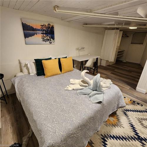 1-184 Weber Street E, Kitchener, ON - Indoor Photo Showing Bedroom