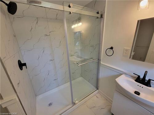 Lower-98 West Avenue N, Hamilton, ON - Indoor Photo Showing Bathroom