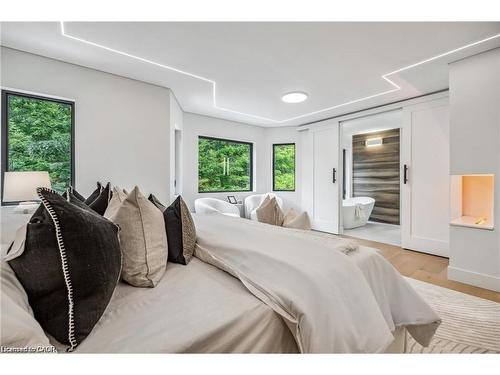 1657 Glenvista Drive, Oakville, ON - Indoor Photo Showing Bedroom