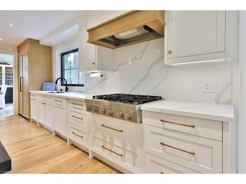 1489 Mildmay Court, Mississauga, ON - Indoor Photo Showing Kitchen With Upgraded Kitchen