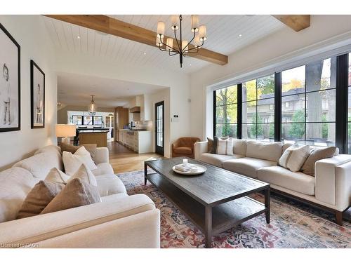 1489 Mildmay Court, Mississauga, ON - Indoor Photo Showing Living Room