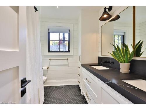 1489 Mildmay Court, Mississauga, ON - Indoor Photo Showing Bathroom