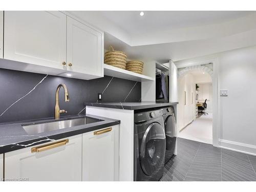 1489 Mildmay Court, Mississauga, ON - Indoor Photo Showing Laundry Room