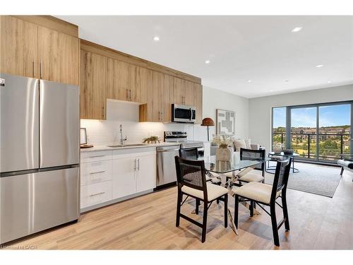706-525 New Dundee Road, Kitchener, ON - Indoor Photo Showing Kitchen With Stainless Steel Kitchen