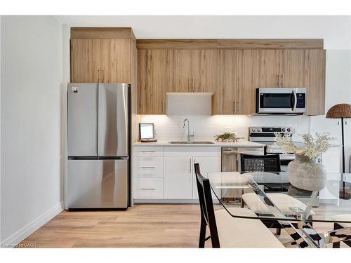 706-525 New Dundee Road, Kitchener, ON - Indoor Photo Showing Kitchen With Stainless Steel Kitchen