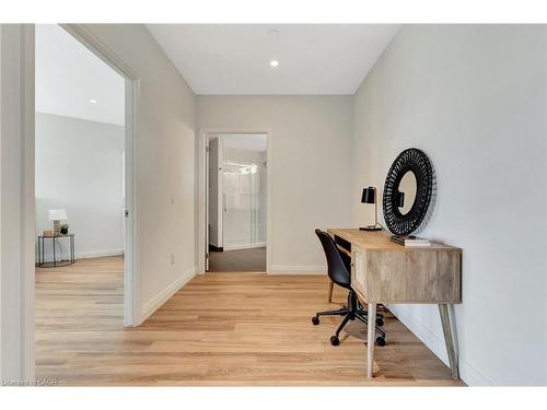 706-525 New Dundee Road, Kitchener, ON - Indoor Photo Showing Office