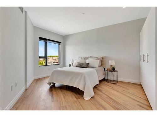 706-525 New Dundee Road, Kitchener, ON - Indoor Photo Showing Bedroom