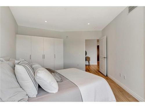 706-525 New Dundee Road, Kitchener, ON - Indoor Photo Showing Bedroom