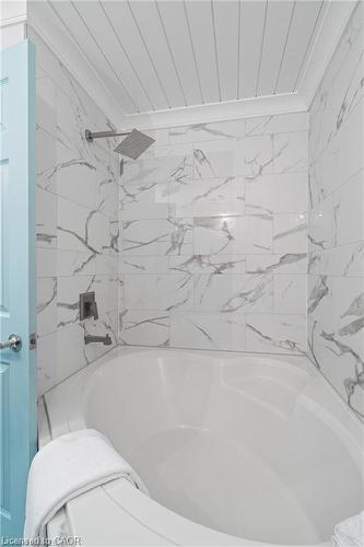 Basement-218 Ingleside Place, Kitchener, ON - Indoor Photo Showing Bathroom