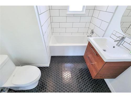 72 West 1St Street, Hamilton, ON - Indoor Photo Showing Bathroom