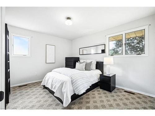 2276 Binbrook Road, Hamilton, ON - Indoor Photo Showing Bedroom