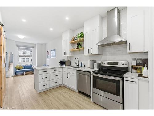 40 Fullerton Avenue, Hamilton, ON - Indoor Photo Showing Kitchen With Stainless Steel Kitchen With Upgraded Kitchen
