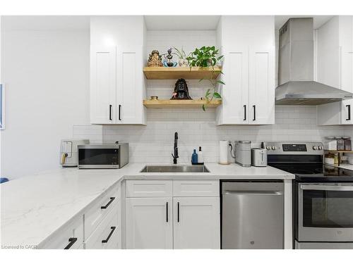 40 Fullerton Avenue, Hamilton, ON - Indoor Photo Showing Kitchen With Stainless Steel Kitchen With Upgraded Kitchen