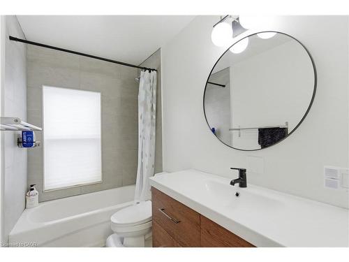 40 Fullerton Avenue, Hamilton, ON - Indoor Photo Showing Bathroom