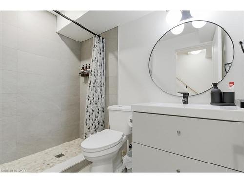 40 Fullerton Avenue, Hamilton, ON - Indoor Photo Showing Bathroom