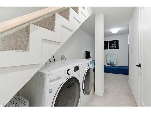 40 Fullerton Avenue, Hamilton, ON - Indoor Photo Showing Laundry Room