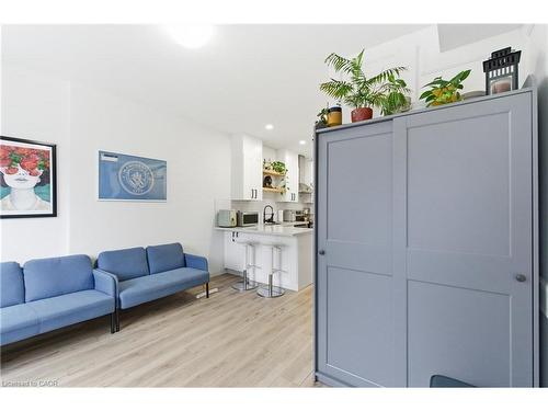 40 Fullerton Avenue, Hamilton, ON - Indoor Photo Showing Living Room