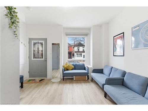 40 Fullerton Avenue, Hamilton, ON - Indoor Photo Showing Living Room