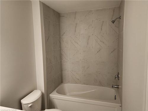 121-155 Equestrian Way, Cambridge, ON - Indoor Photo Showing Bathroom