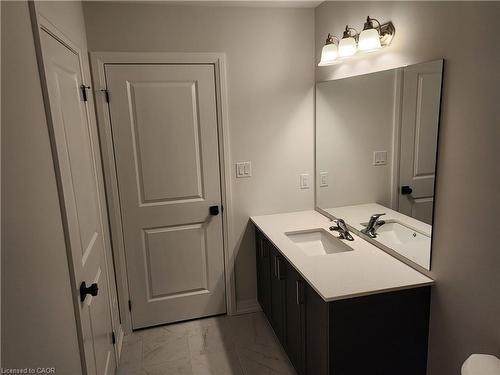 121-155 Equestrian Way, Cambridge, ON - Indoor Photo Showing Bathroom