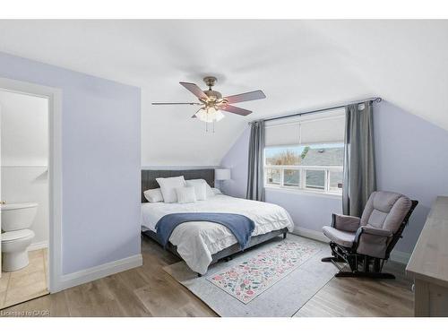 52 Sylvia Crescent, Hamilton, ON - Indoor Photo Showing Bedroom