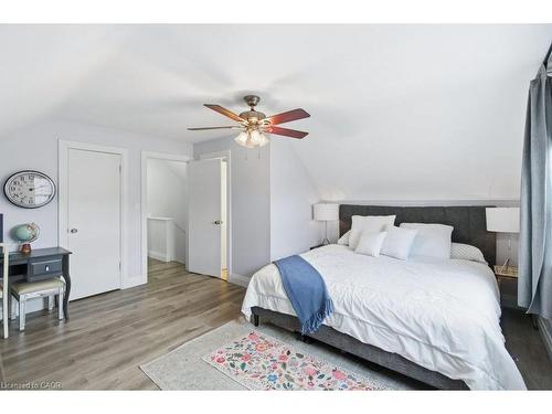 52 Sylvia Crescent, Hamilton, ON - Indoor Photo Showing Bedroom