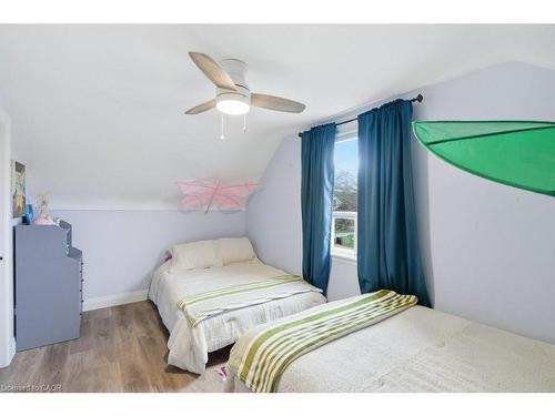 52 Sylvia Crescent, Hamilton, ON - Indoor Photo Showing Bedroom