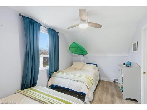 52 Sylvia Crescent, Hamilton, ON - Indoor Photo Showing Bedroom