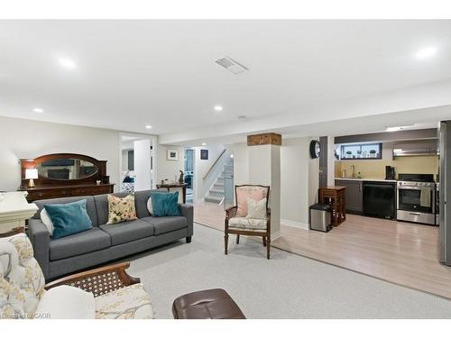 52 Sylvia Crescent, Hamilton, ON - Indoor Photo Showing Living Room