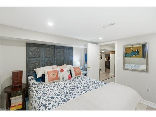 52 Sylvia Crescent, Hamilton, ON - Indoor Photo Showing Bedroom