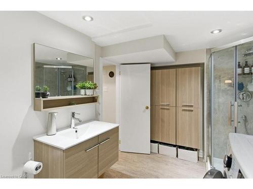 52 Sylvia Crescent, Hamilton, ON - Indoor Photo Showing Bathroom