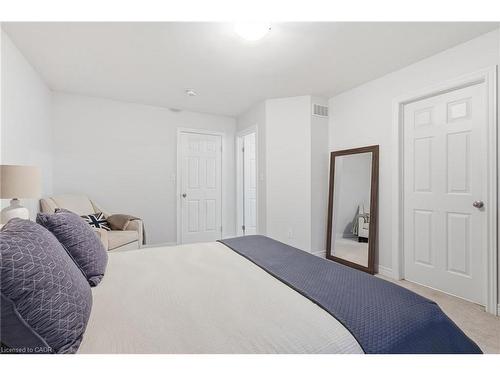7-21 Madonna Drive, Hamilton, ON - Indoor Photo Showing Bedroom