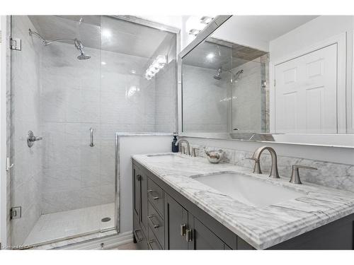 7-21 Madonna Drive, Hamilton, ON - Indoor Photo Showing Bathroom